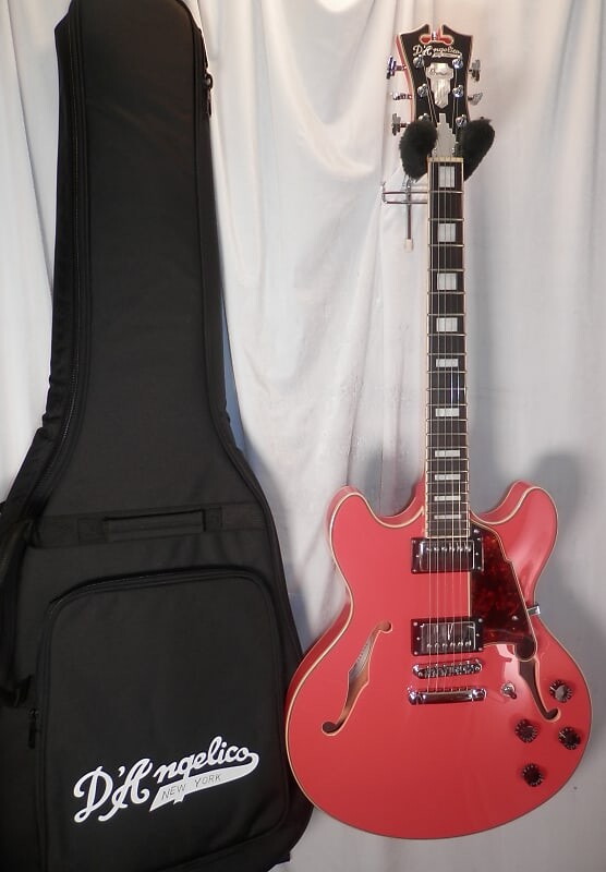 Электрогитара D'Angelico Premier DC Fiesta Red Double Cutaway Semi-Hollow Stop-Bar Tailpiece w/ gig bag DAPDCFRCSCB
Электрогитара D'Angelico Premier DC Fiesta Red Double Cutaway Semi-Hollow Stop-Bar Tailpiece w/ gig bag DAPDCFRCSCB