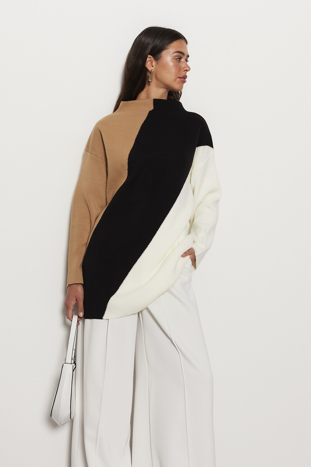 Бежевый трикотажный свитер с высоким воротником в стиле колор-блок Trendyol Modest
Бежевый трикотажный свитер с высоким воротником в стиле колор-блок Trendyol Modest