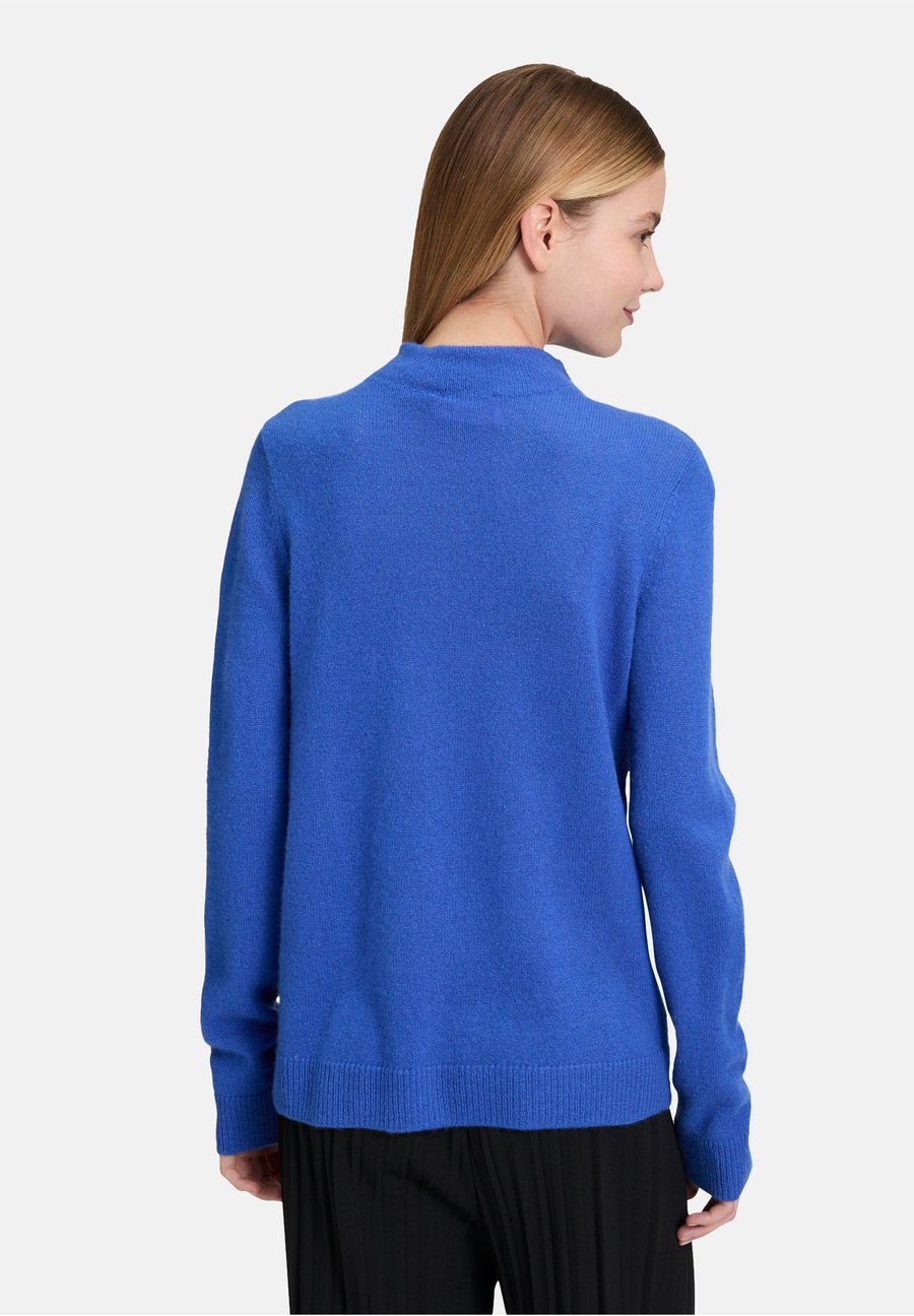 Джемпер Betty Barclay MIT STEHKRAGEN, Adria/Blue
Джемпер Betty Barclay MIT STEHKRAGEN, Adria/Blue