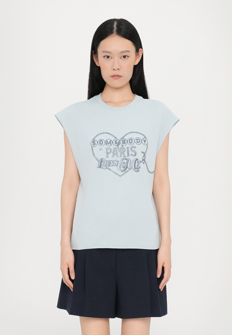 Топ Zadig & Voltaire CLOE SOMEBODY LOVES, Cloud/Light Blue
Топ Zadig & Voltaire CLOE SOMEBODY LOVES, Cloud/Light Blue