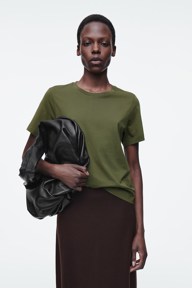 Футболка из хлопка с круглым вырезом Cos, хаки
Футболка из хлопка с круглым вырезом Cos, хаки