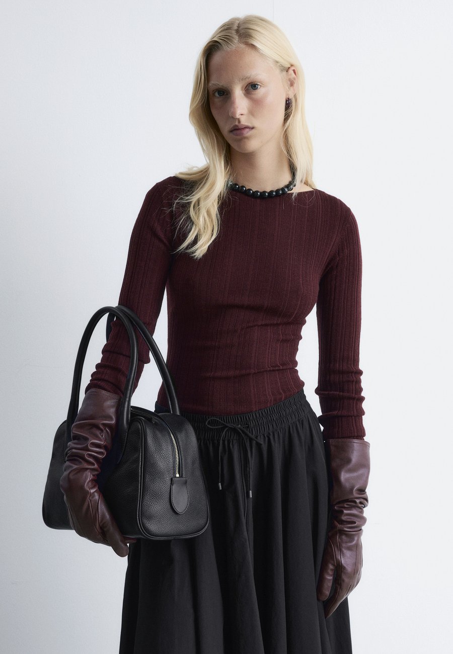 Джемпер & other stories BOATNECK , Dark Red
Джемпер & other stories BOATNECK , Dark Red