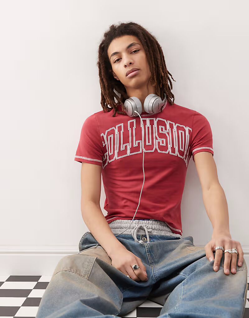 Футболка с вышитым логотипом COLLUSION бордового цвета
Футболка с вышитым логотипом COLLUSION бордового цвета