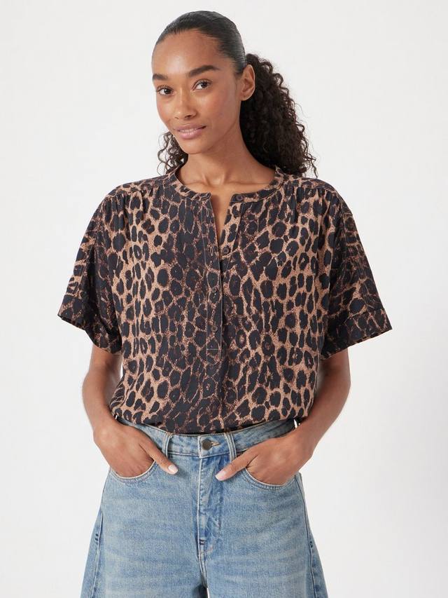 Блузка Debbie Air Flow из вискозы LENZING ECOVERO HUSH, Soft Leopard
Блузка Debbie Air Flow из вискозы LENZING ECOVERO HUSH, Soft Leopard