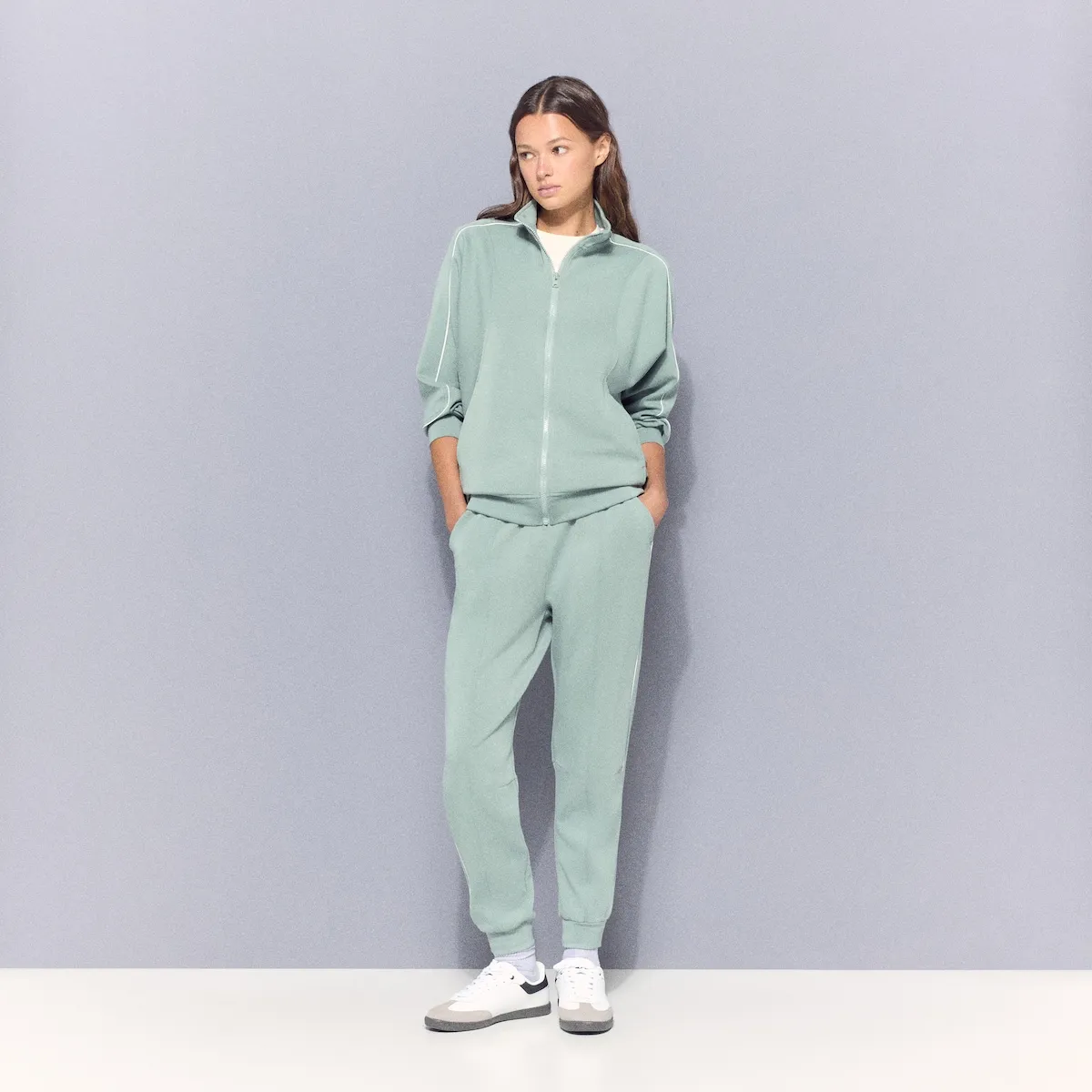 Женский спортивный костюм из модала в спортивном стиле Boomerang, зеленый
Женский спортивный костюм из модала в спортивном стиле Boomerang, зеленый