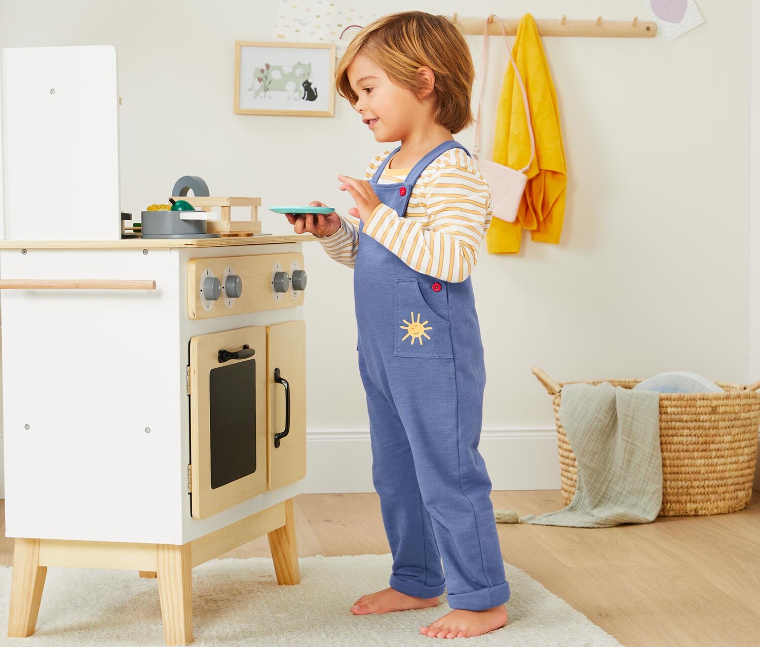 Комплект из комбинезона и рубашки Tchibo, топ в желто-белую полоску
Комплект из комбинезона и рубашки Tchibo, топ в желто-белую полоску