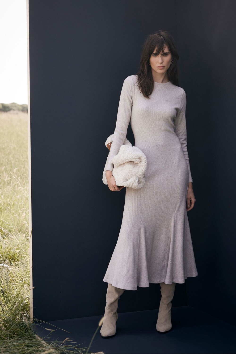 Уютное платье миди из ребристого джерси Mint Velvet, бежевый
Уютное платье миди из ребристого джерси Mint Velvet, бежевый