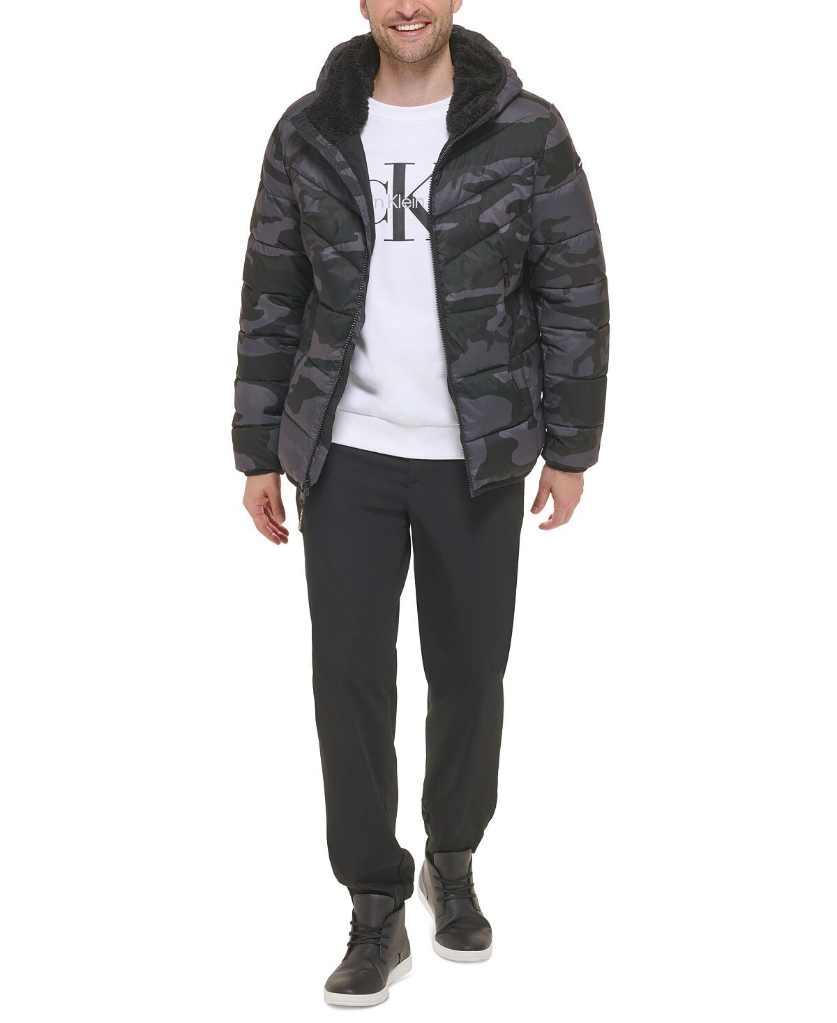 Мужская эластичная куртка chevron с капюшоном на подкладке из шерпы Calvin Klein, мульти
Мужская эластичная куртка chevron с капюшоном на подкладке из шерпы Calvin Klein, мульти