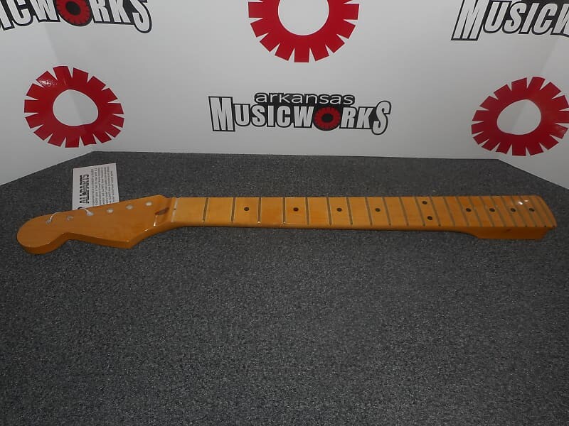 Allparts Лицензированный гриф Fender Strat для левой руки из клена, отделка Vintage Poly - #SMF-L
Allparts Лицензированный гриф Fender Strat для левой руки из клена, отделка Vintage Poly - #SMF-L