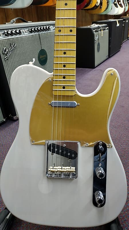 Модифицированный телекастер Fender JV 50-х годов JV Modified '50s Telecaster
Модифицированный телекастер Fender JV 50-х годов JV Modified '50s Telecaster