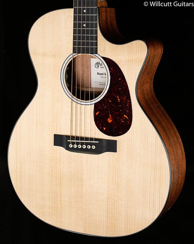 Глянцевый верх Martin GPC-11E Sitka/Sapele (666) GPC-11E Gloss Top Sitka/ (666)
Глянцевый верх Martin GPC-11E Sitka/Sapele (666) GPC-11E Gloss Top Sitka/ (666)