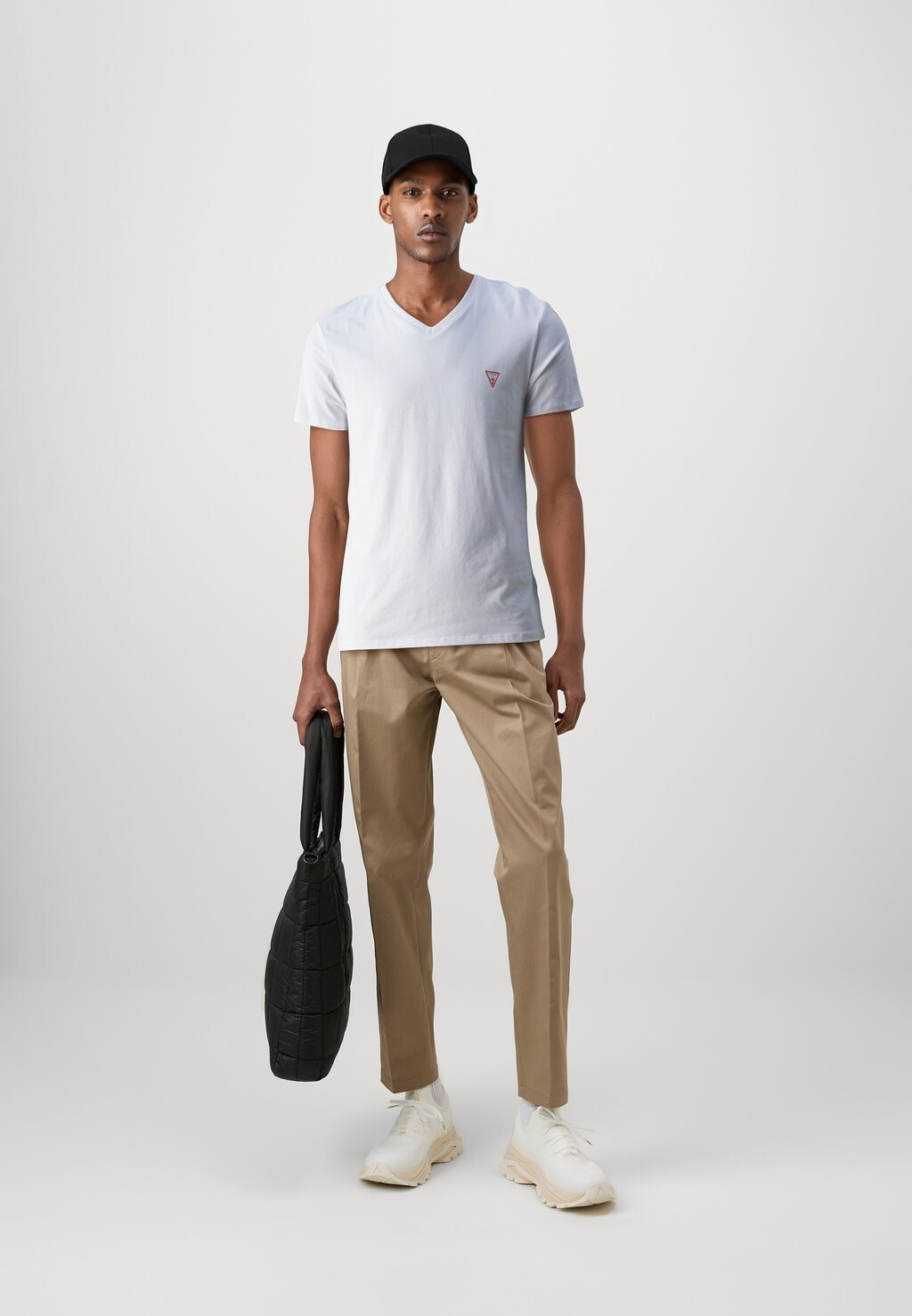 Базовая футболка Core Tee Guess, чисто-белая
Базовая футболка Core Tee Guess, чисто-белая