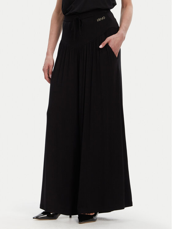 Брюки свободного покроя VA5039 JS360 Liu Jo Beachwear, черный
Брюки свободного покроя VA5039 JS360 Liu Jo Beachwear, черный