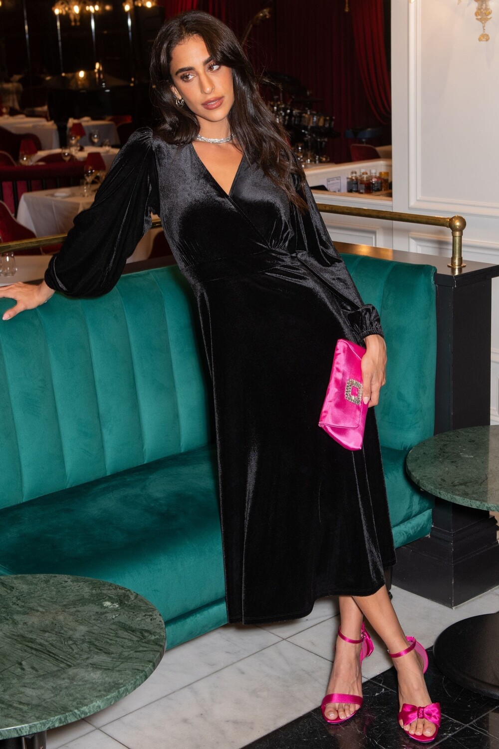 Бархатное платье миди-шарлотки с длинными рукавами и завязкой сзади Pour Moi, черный
Бархатное платье миди-шарлотки с длинными рукавами и завязкой сзади Pour Moi, черный