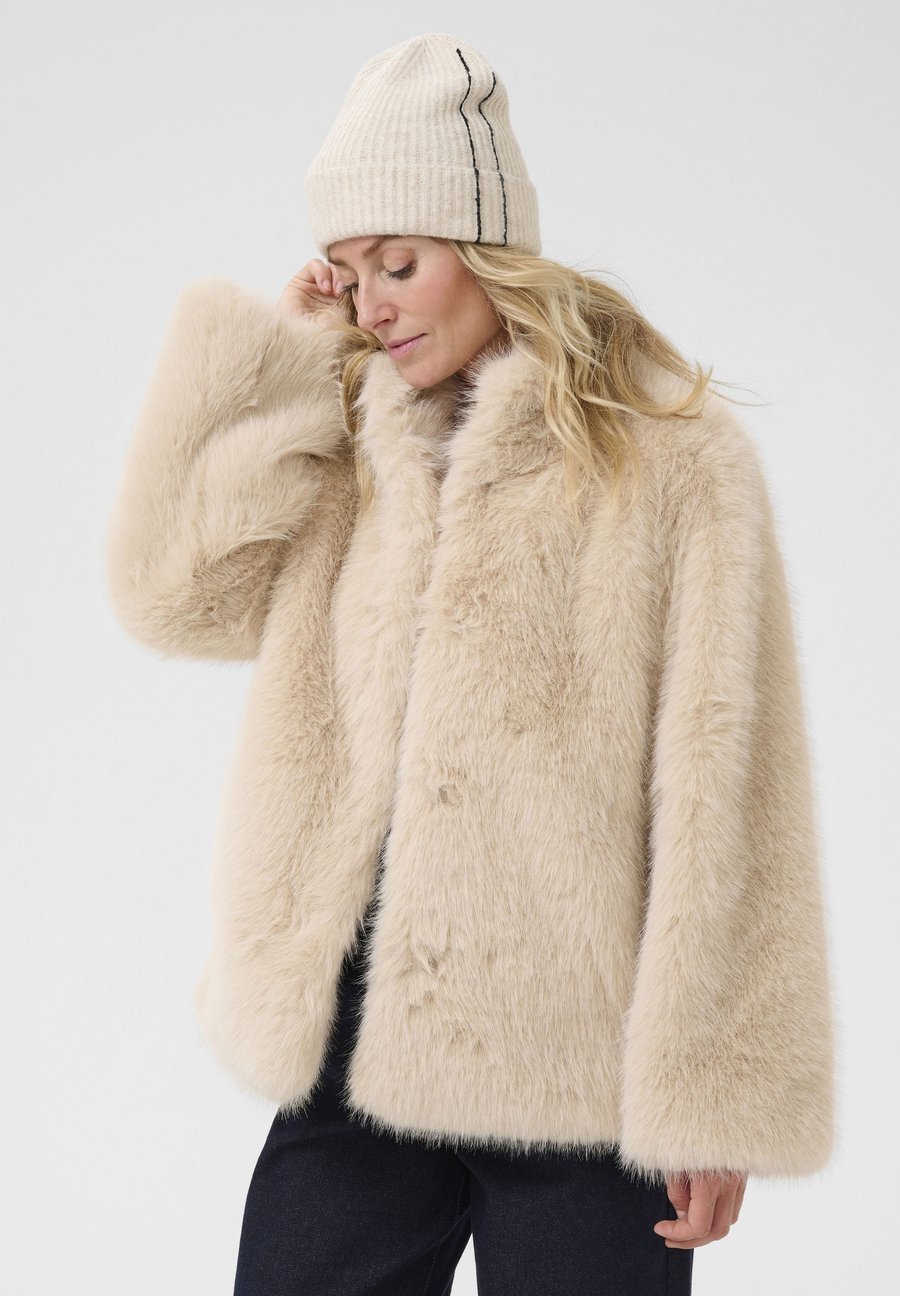 Шапка Cream Beanie, Ancient Scroll/Beige
Шапка Cream Beanie, Ancient Scroll/Beige