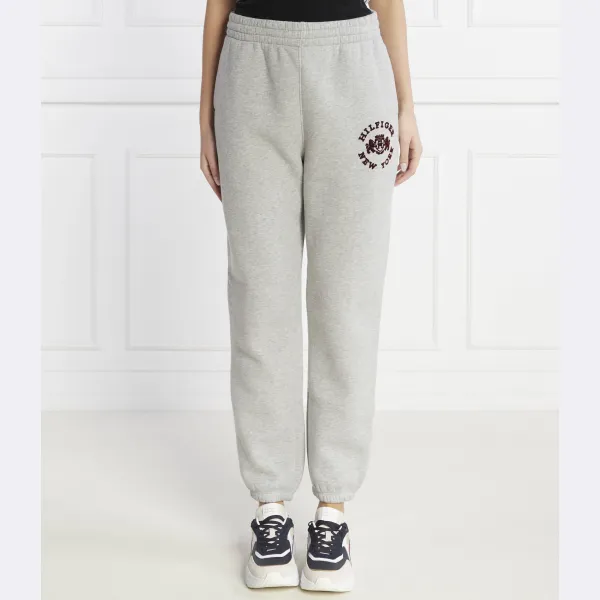 Спортивные брюки свободного кроя из университетского флока Tommy Hilfiger, серый
Спортивные брюки свободного кроя из университетского флока Tommy Hilfiger, серый