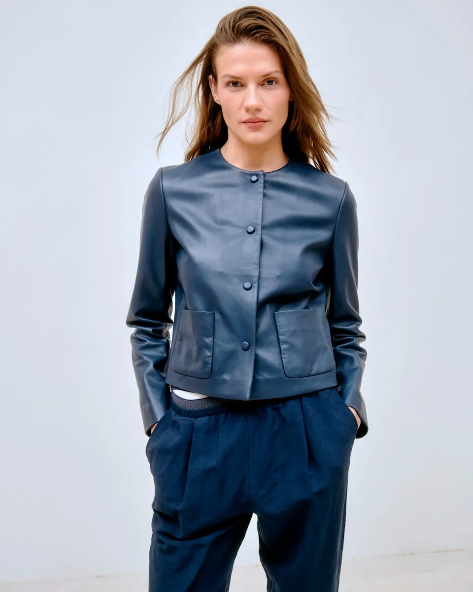 Женская кожаная куртка с накладными карманами Lasserre, тёмно-синий
Женская кожаная куртка с накладными карманами Lasserre, тёмно-синий