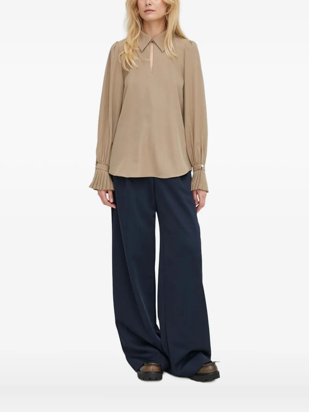 Блузка с плиссированными манжетами Bruuns Bazaar, нейтральный
Блузка с плиссированными манжетами Bruuns Bazaar, нейтральный