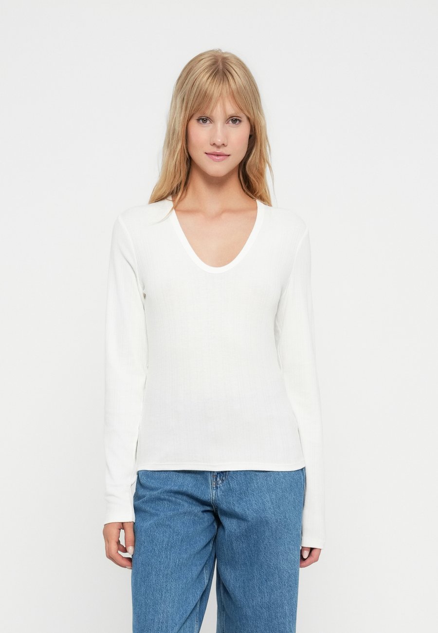 Топ GAP LUXE, New Off White/Off-White
Топ GAP LUXE, New Off White/Off-White