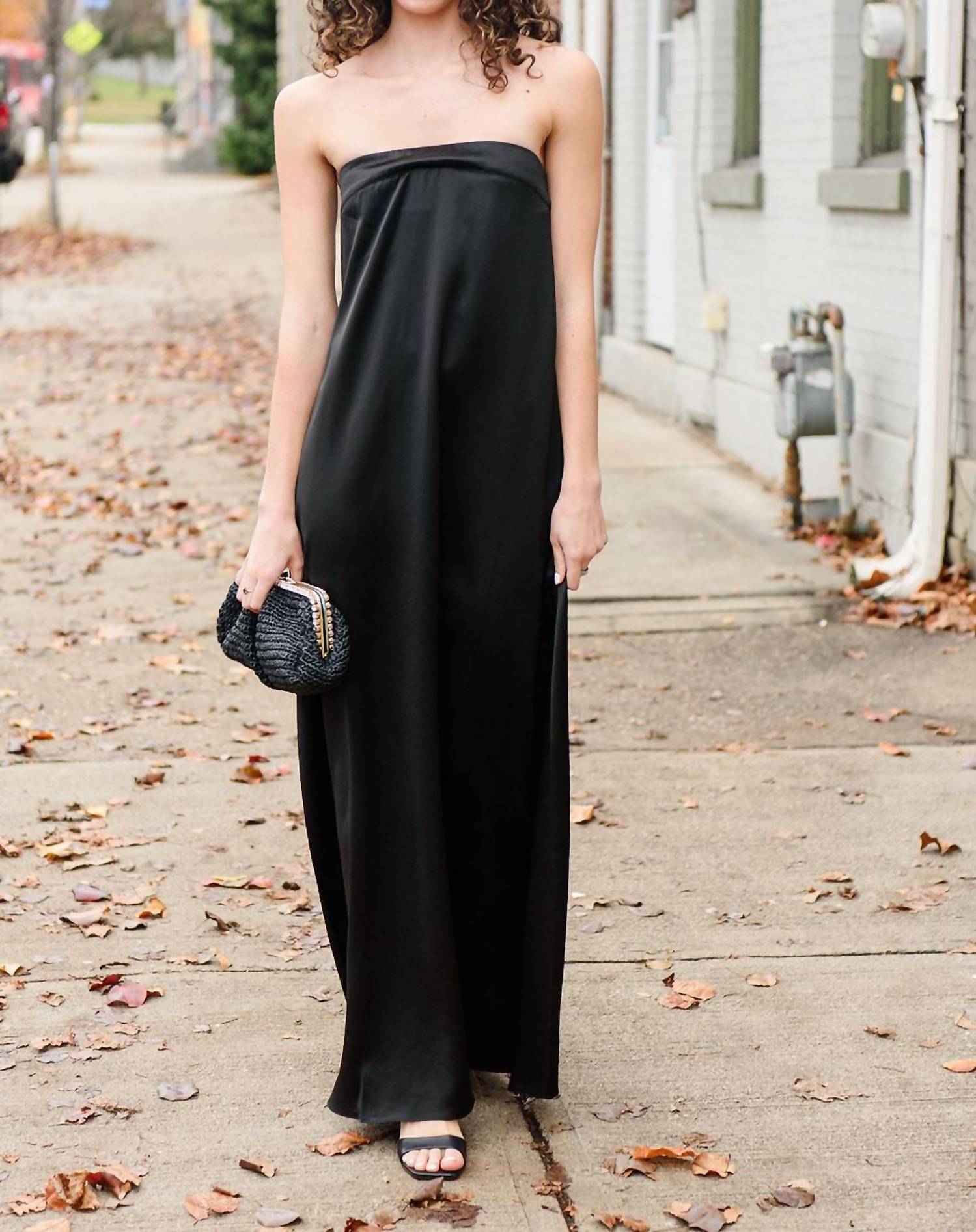 Платье Мариса в черном цвете Cami NYC
Платье Мариса в черном цвете Cami NYC