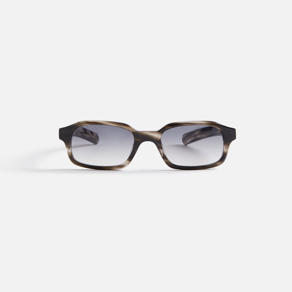 Солнцезащитные очки Flatlist Hanky Sunglasses, цвет Grey Havana/Smoke Gradient Lens
Солнцезащитные очки Flatlist Hanky Sunglasses, цвет Grey Havana/Smoke Gradient Lens