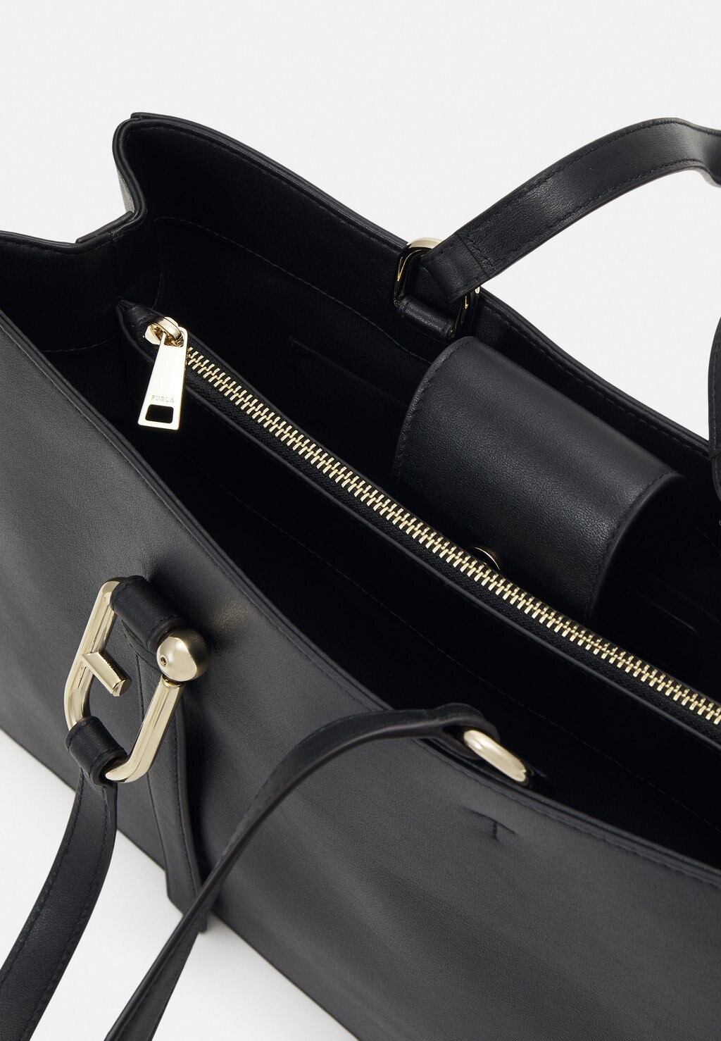 Сумочка NUVOLA TOTE Furla, черный 
Сумочка NUVOLA TOTE Furla, черный