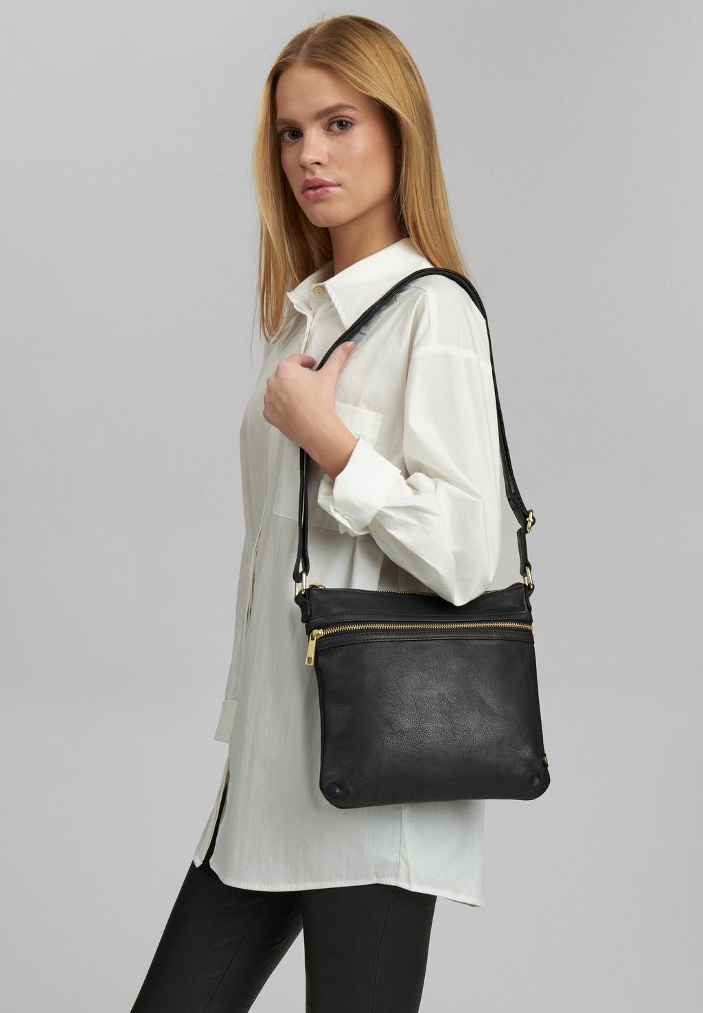 Сумка через плечо DEPECHE, черный
Сумка через плечо DEPECHE, черный