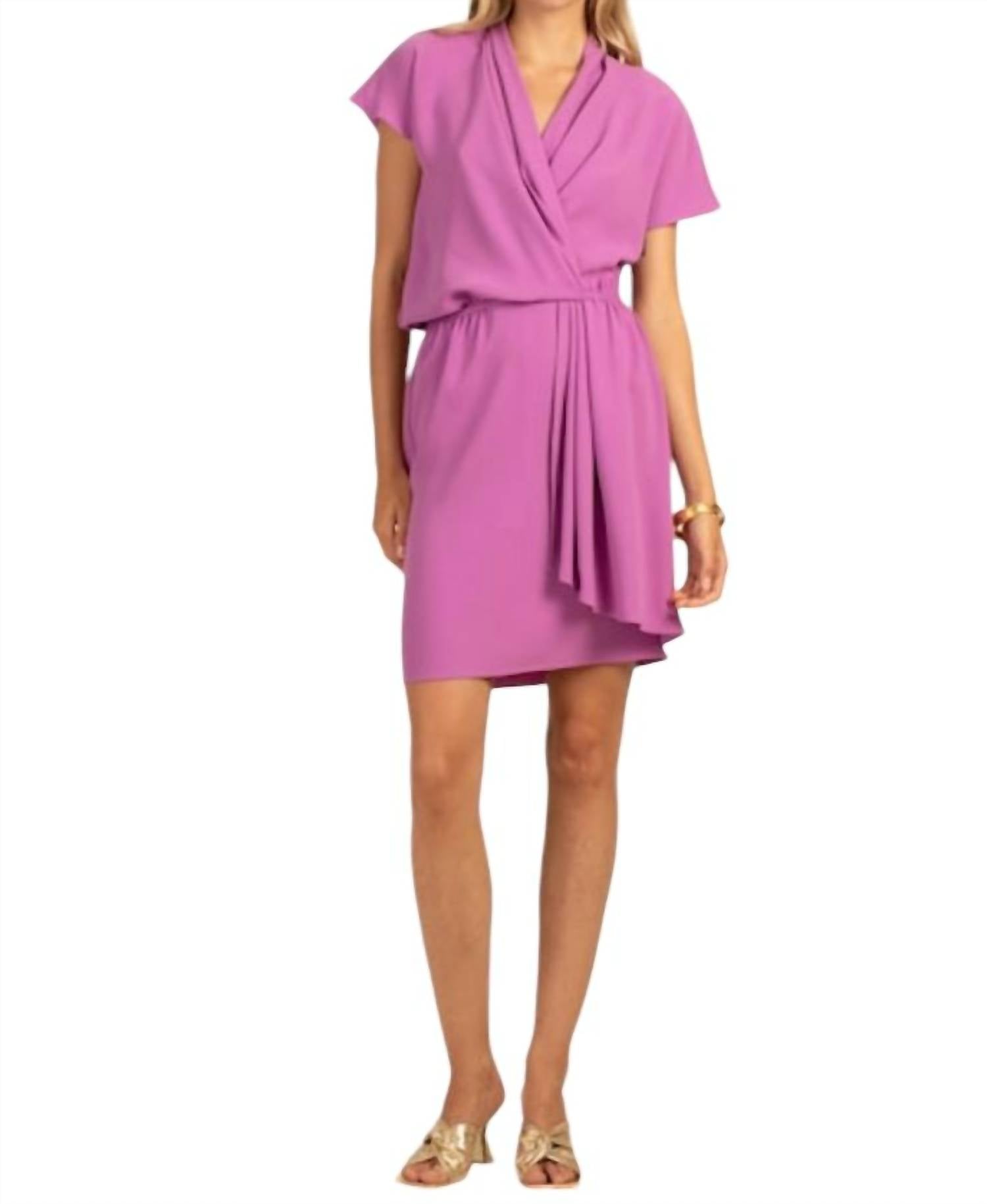 Платье Чародейки в Утренней Славе Trina Turk, цвет morning glory
Платье Чародейки в Утренней Славе Trina Turk, цвет morning glory