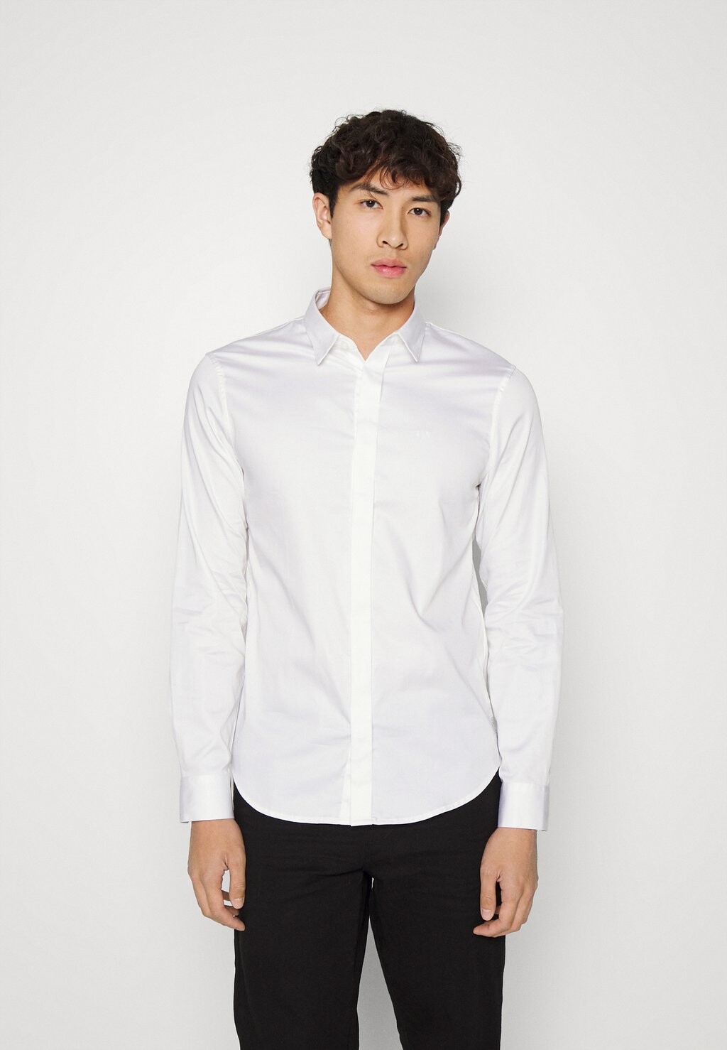 Классическая рубашка Armani Exchange, белая
Классическая рубашка Armani Exchange, белая