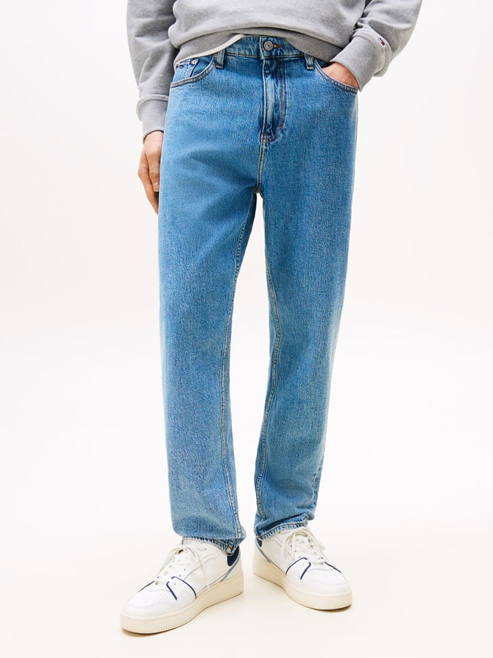 Джинсы "Isaac" - стандартный крой - синего цвета TOMMY JEANS
Джинсы "Isaac" - стандартный крой - синего цвета TOMMY JEANS