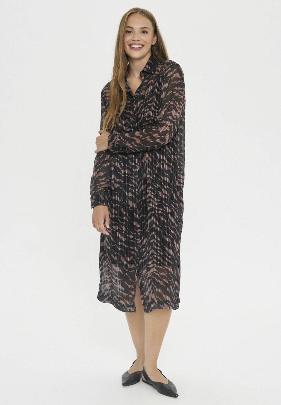 Платье Saint Tropez NESTA, Black Shifted Strokes/Black
Платье Saint Tropez NESTA, Black Shifted Strokes/Black