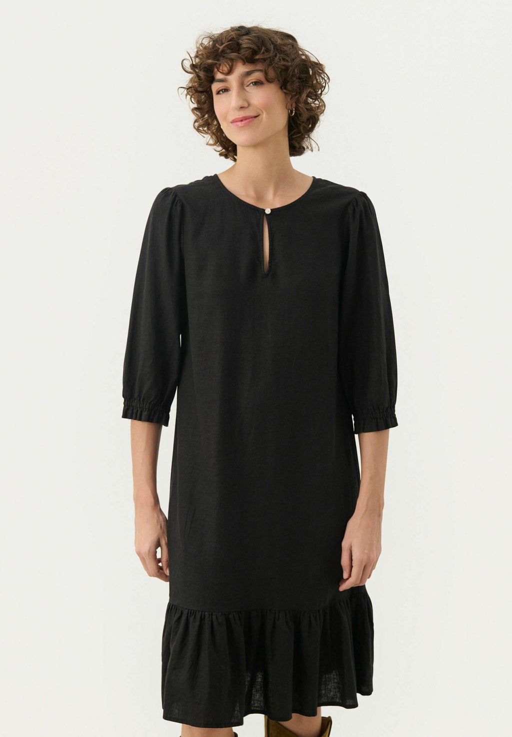 Повседневное платье NIMI Part Two, черный
Повседневное платье NIMI Part Two, черный