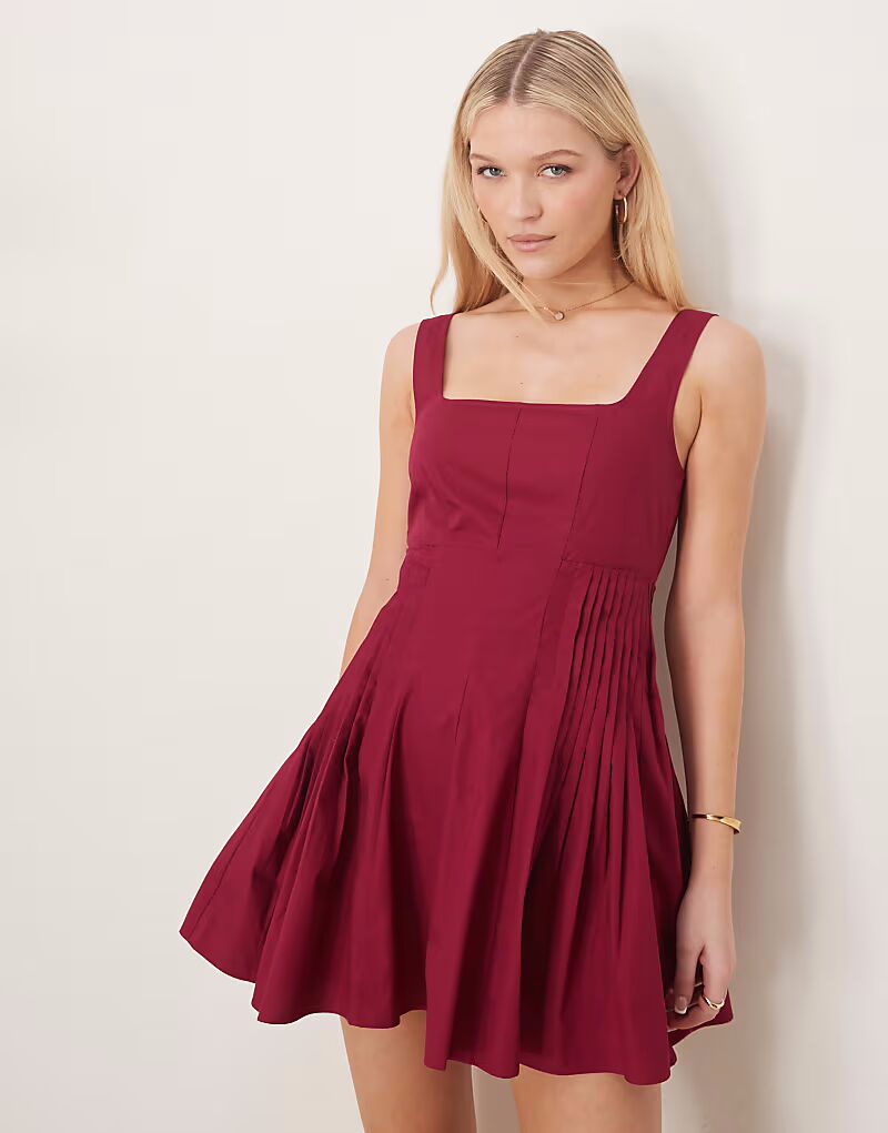 Мини-платье ASOS DESIGN с круглым вырезом и складками на талии малинового цвета
Мини-платье ASOS DESIGN с круглым вырезом и складками на талии малинового цвета
