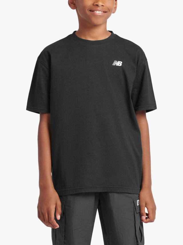 Футболка для детей с маленьким логотипом New Balance, Caviar
Футболка для детей с маленьким логотипом New Balance, Caviar