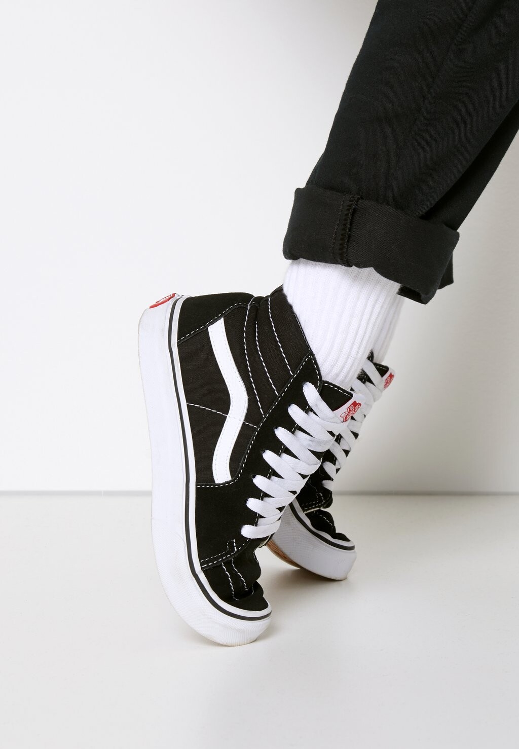 Высокие кеды SK8-HI UNISEX Vans, цвет black/true white
Высокие кеды SK8-HI UNISEX Vans, цвет black/true white