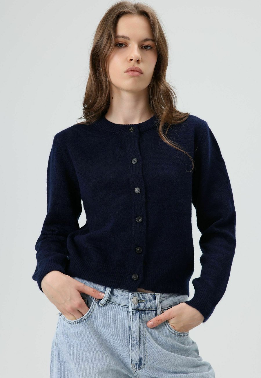 Кардиган D.MoRo Cardigan, Navy/Dark Blue
Кардиган D.MoRo Cardigan, Navy/Dark Blue