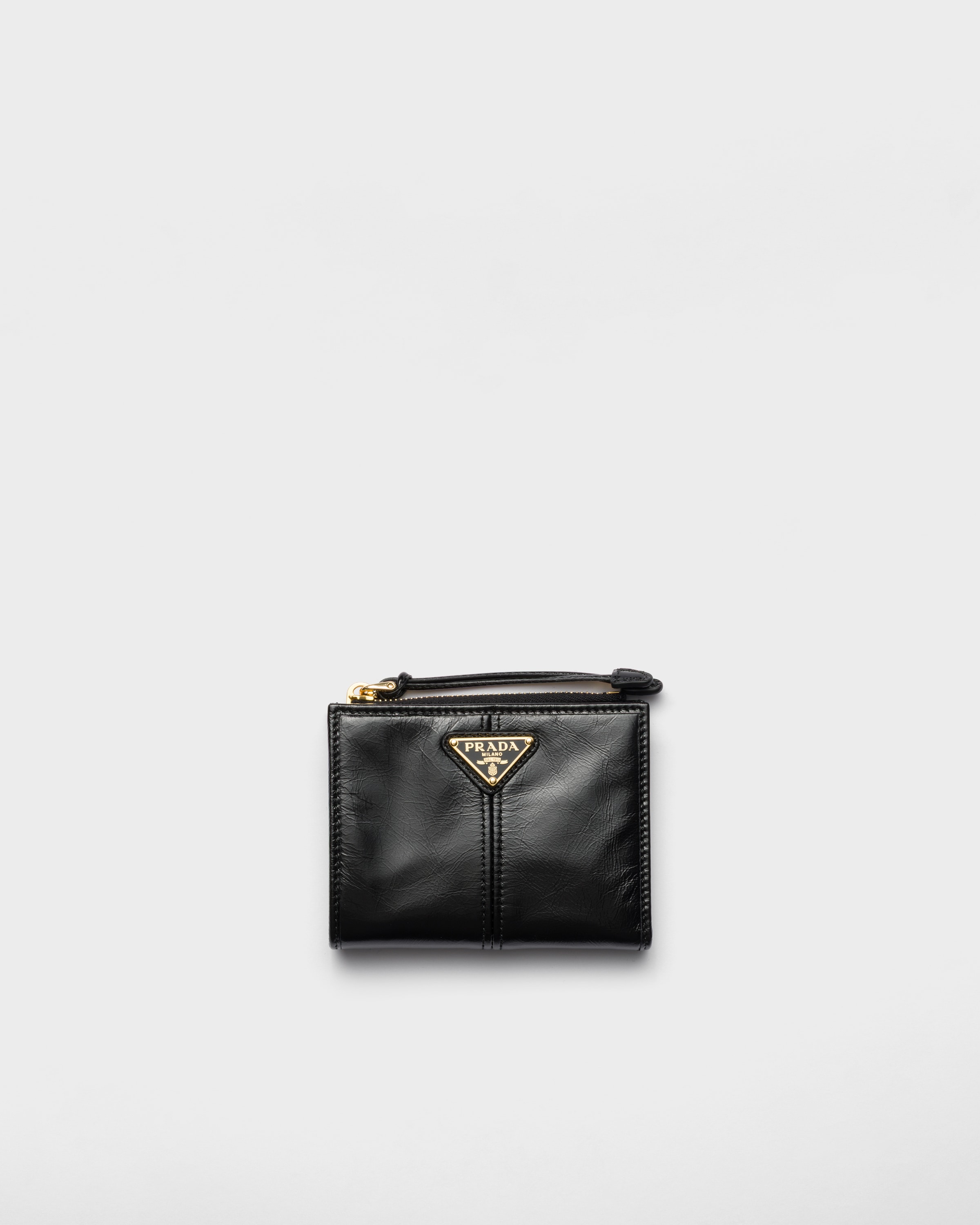 Маленький кожаный кошелек Prada, черный
Маленький кожаный кошелек Prada, черный
