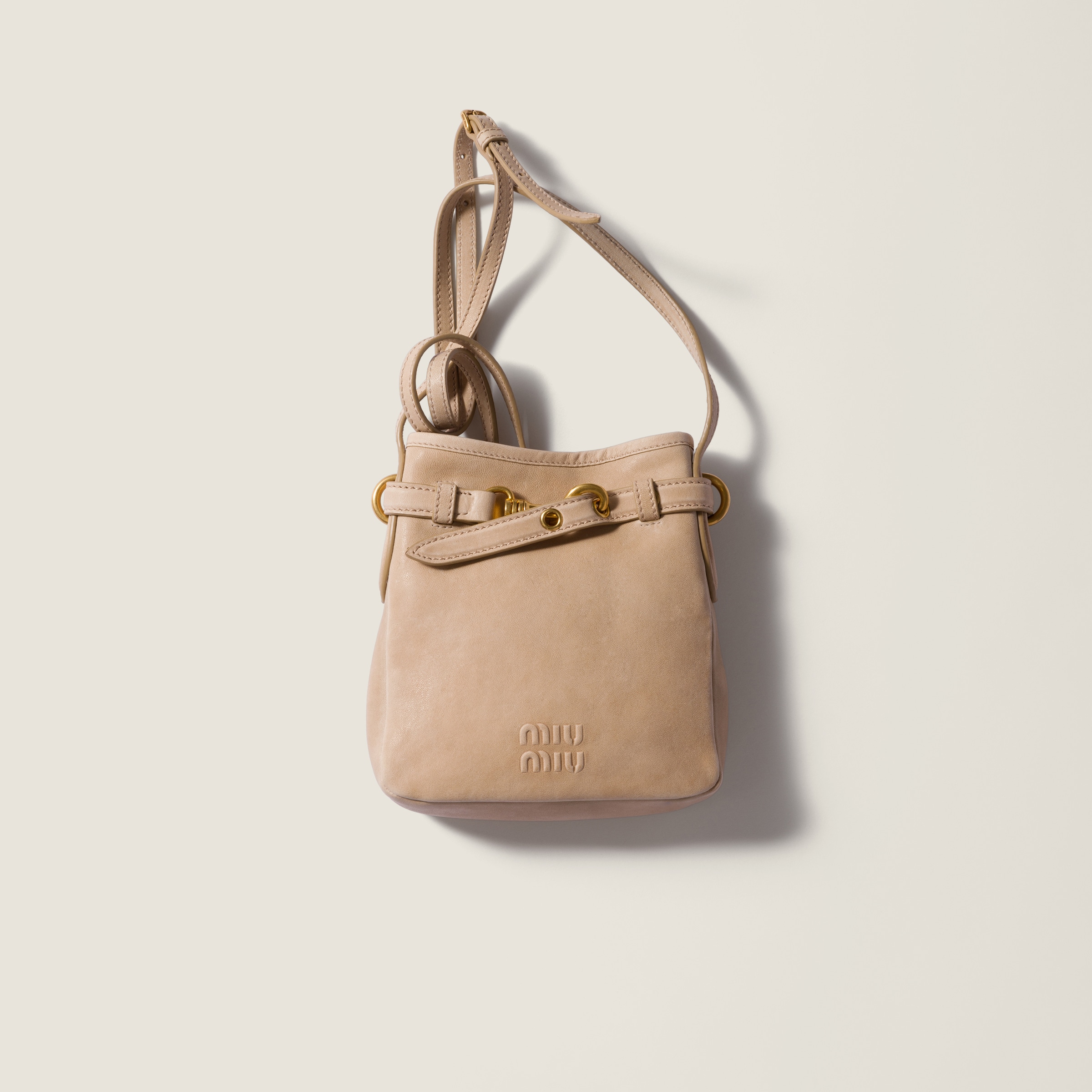 Поясная сумка из наппы MIU MIU, бежевый
Поясная сумка из наппы MIU MIU, бежевый