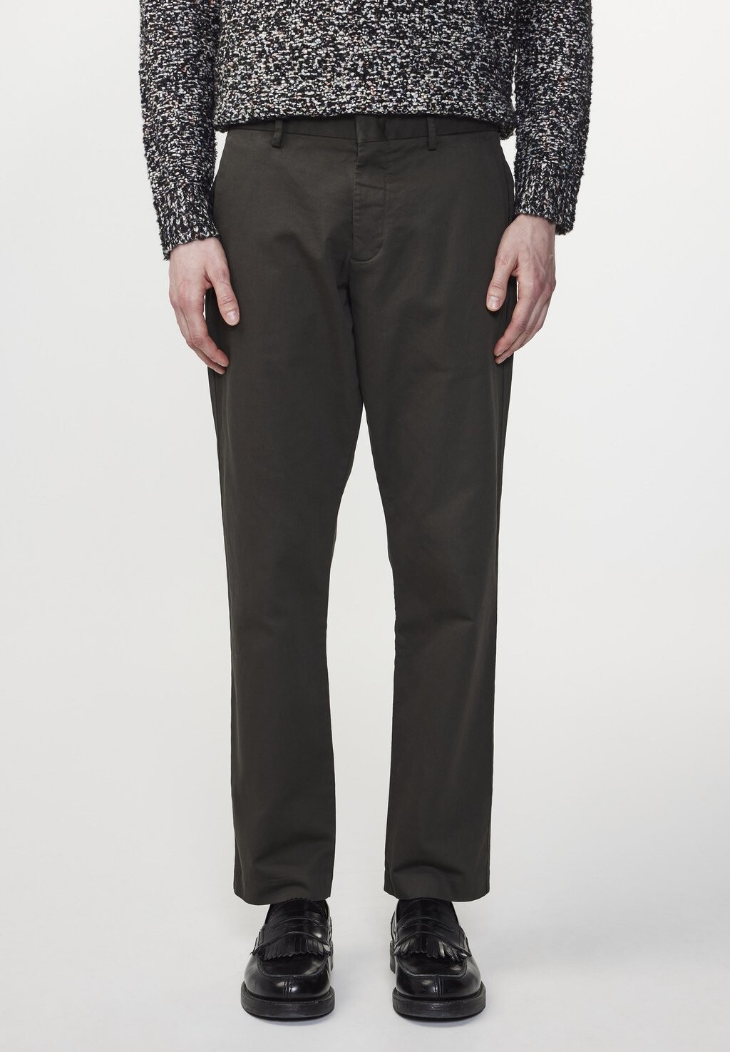 Чино THEO NN.07, цвет dark army
Чино THEO NN.07, цвет dark army