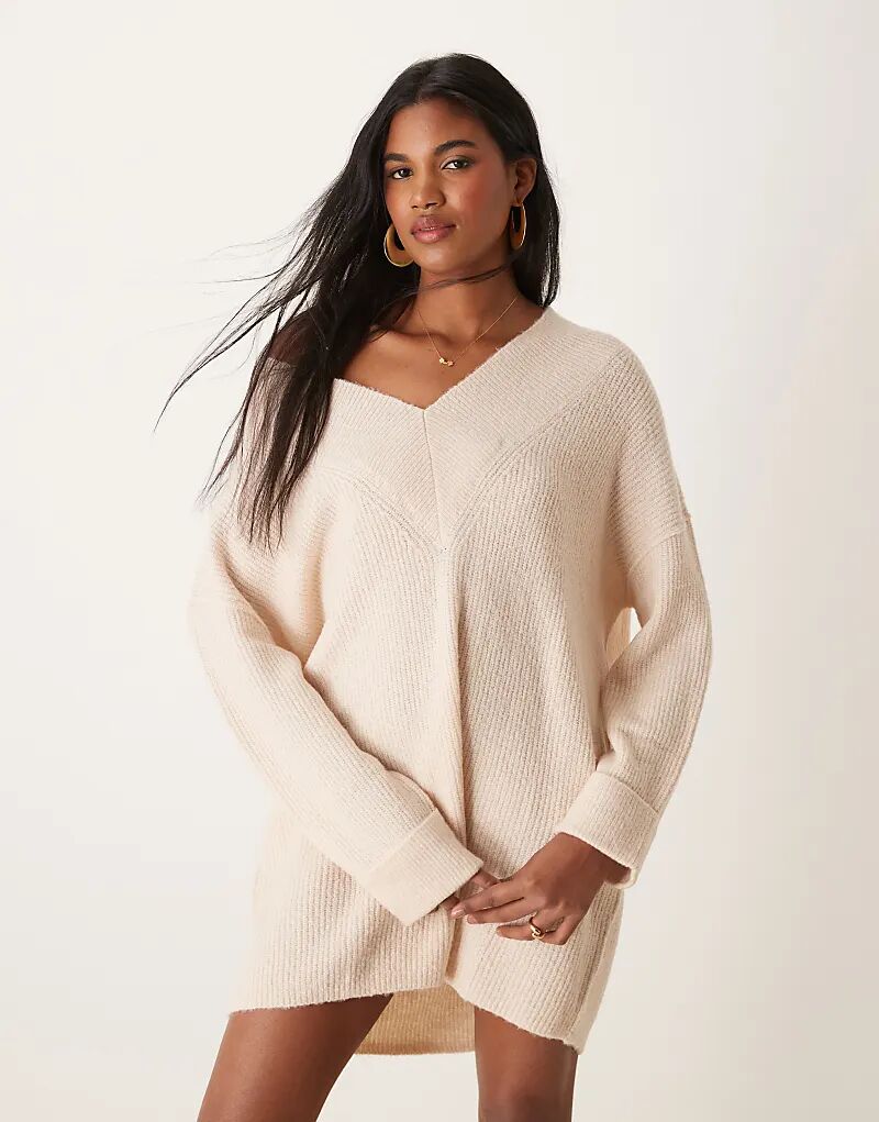 Мини-платье свободного кроя с V-образным вырезом кремового цвета Miss Selfridge
Мини-платье свободного кроя с V-образным вырезом кремового цвета Miss Selfridge