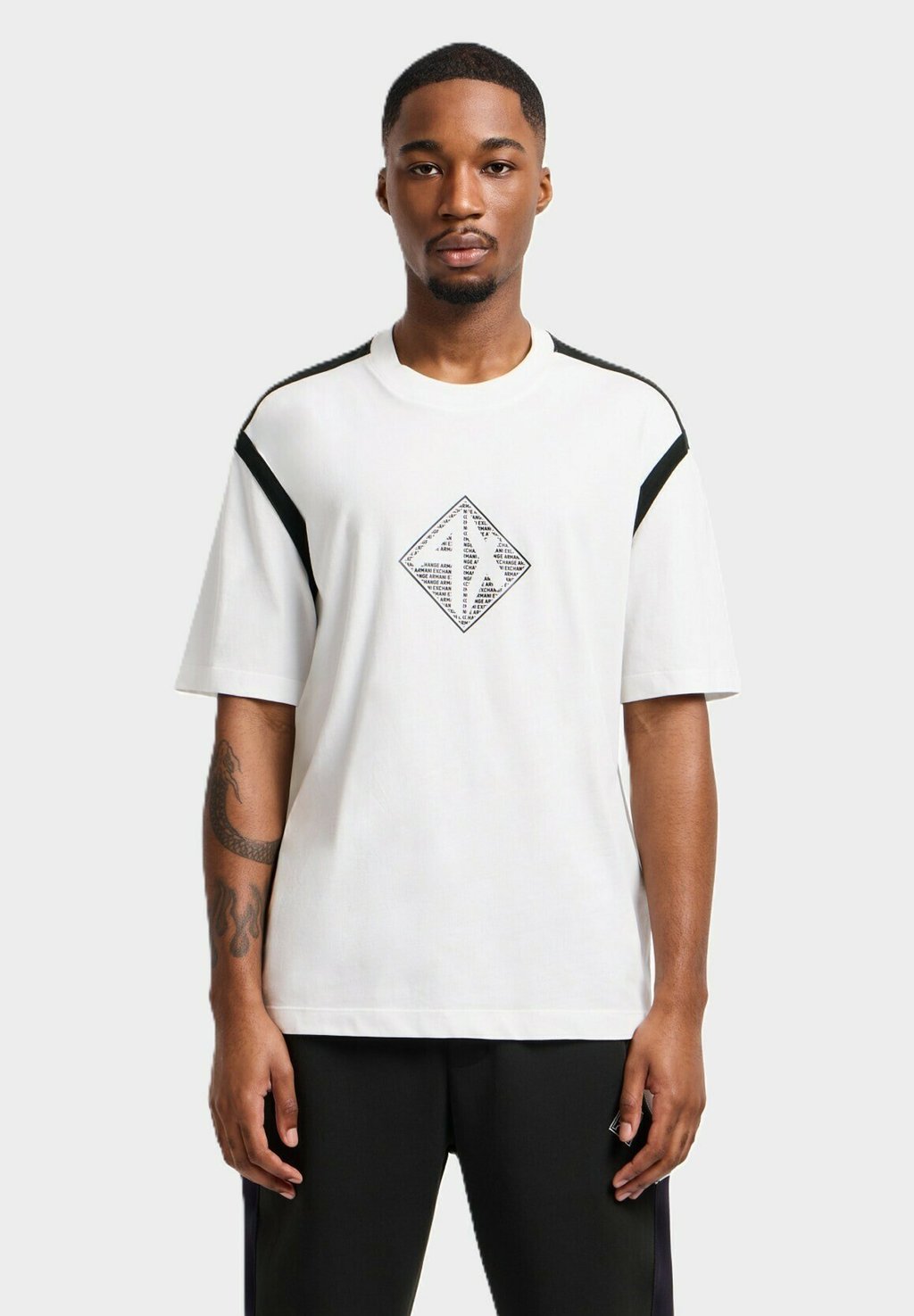 Футболка с принтом Armani Exchange, белый
Футболка с принтом Armani Exchange, белый