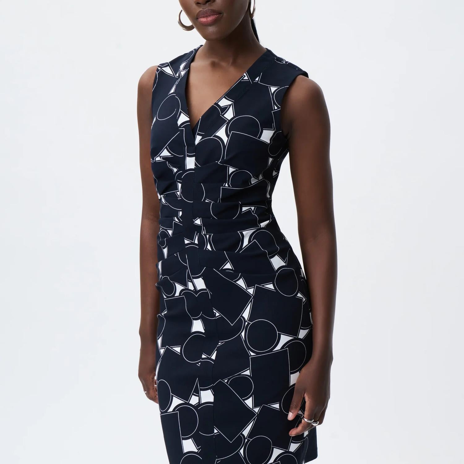 Платье с геометрическим узором спереди в цвете Vanillamidnightblu Joseph Ribkoff
Платье с геометрическим узором спереди в цвете Vanillamidnightblu Joseph Ribkoff