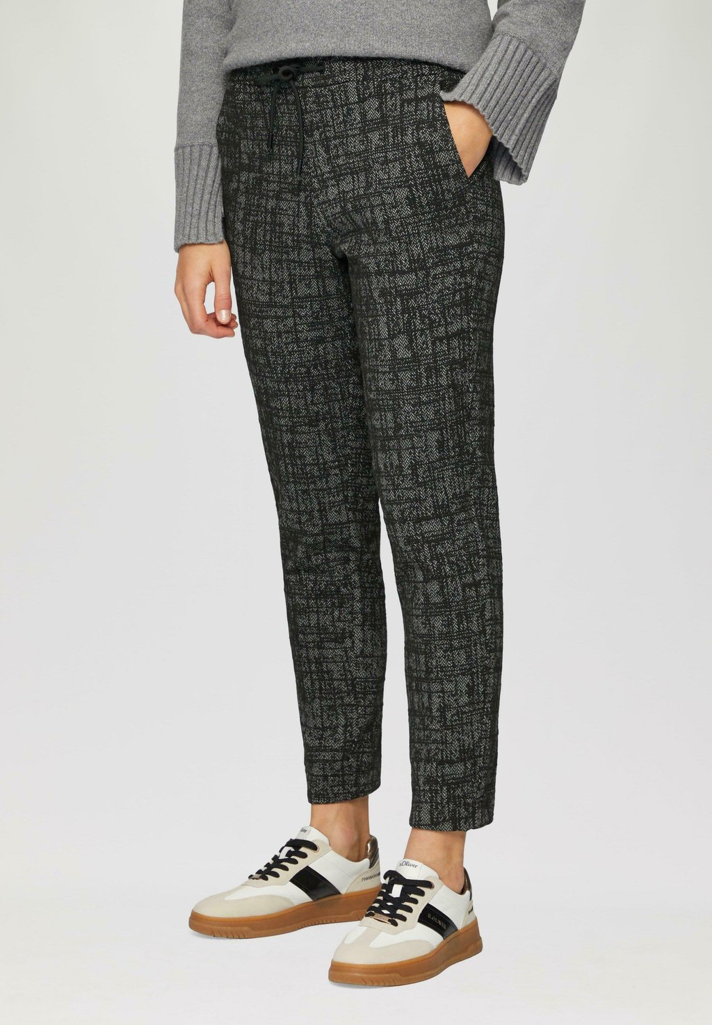 Брюки STRUKTURIERTE MIT ELASTISCHEM BUND s.Oliver, черный 
Брюки STRUKTURIERTE MIT ELASTISCHEM BUND s.Oliver, черный