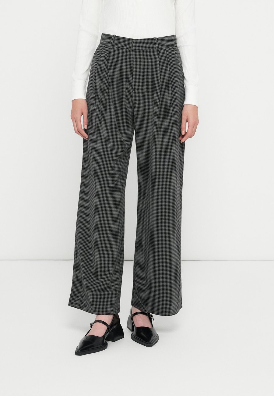 Брюки GAP WIDE LEG , Tonal Grey/Grey
Брюки GAP WIDE LEG , Tonal Grey/Grey
