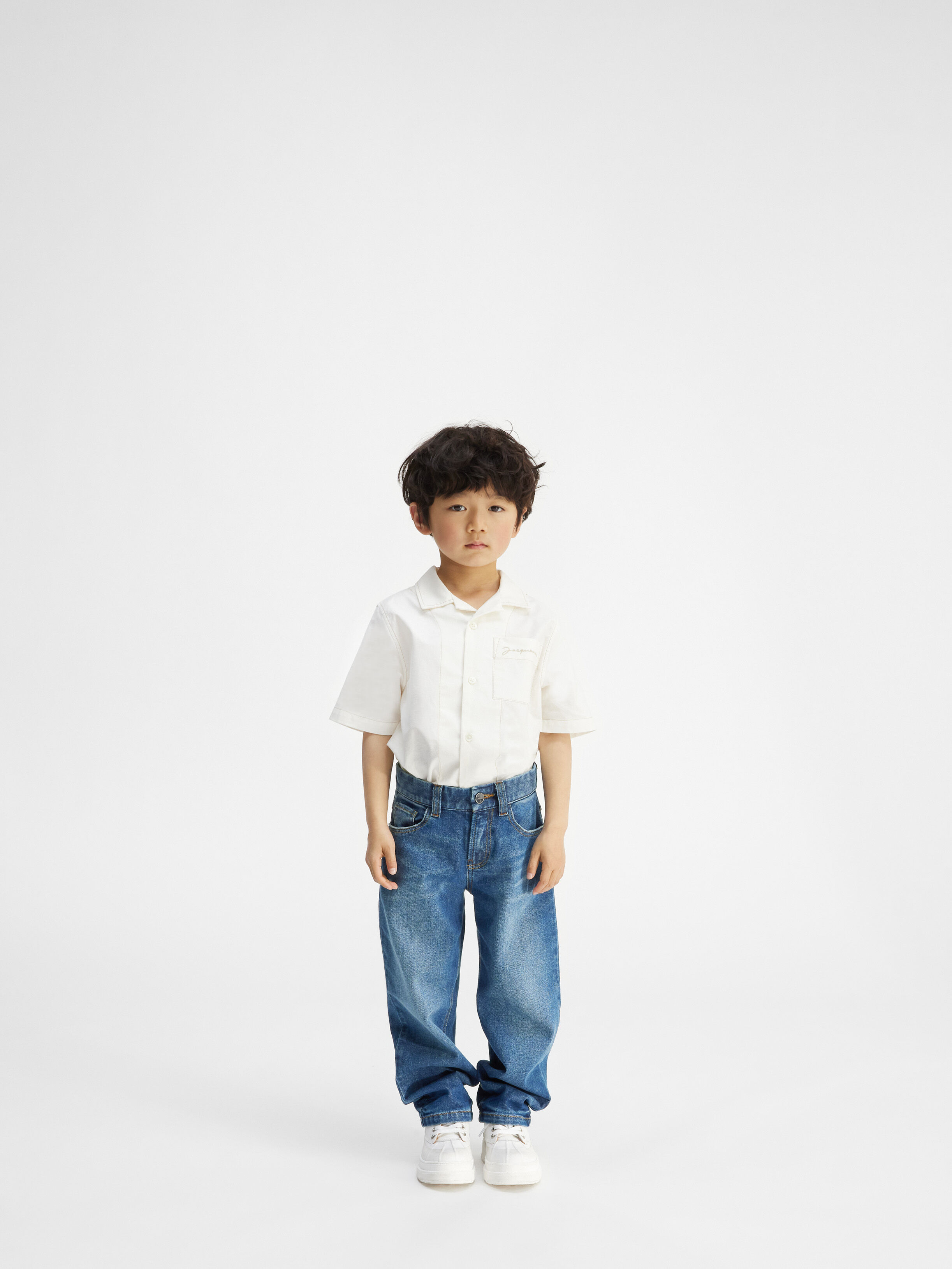 Джинсовые брюки с пятью карманами JACQUEMUS The de-Nîmes kids' denim pants, цвет Blue/Tabac
Джинсовые брюки с пятью карманами JACQUEMUS The de-Nîmes kids' denim pants, цвет Blue/Tabac
