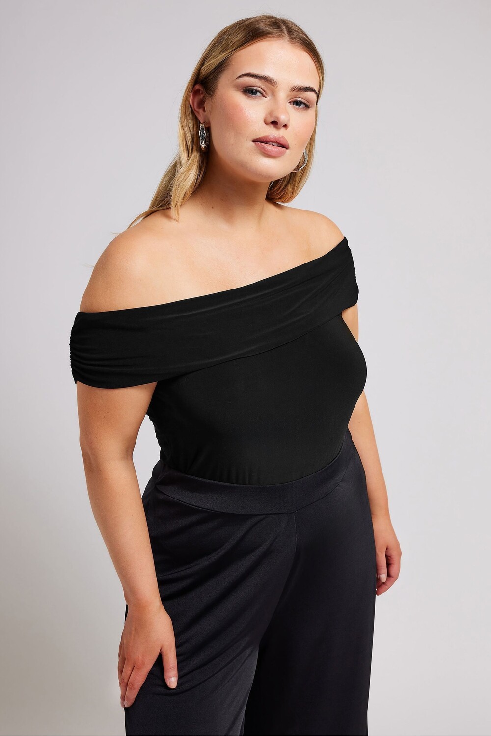 Боди со сборками и открытыми плечами Yours, черный 
Боди со сборками и открытыми плечами Yours, черный