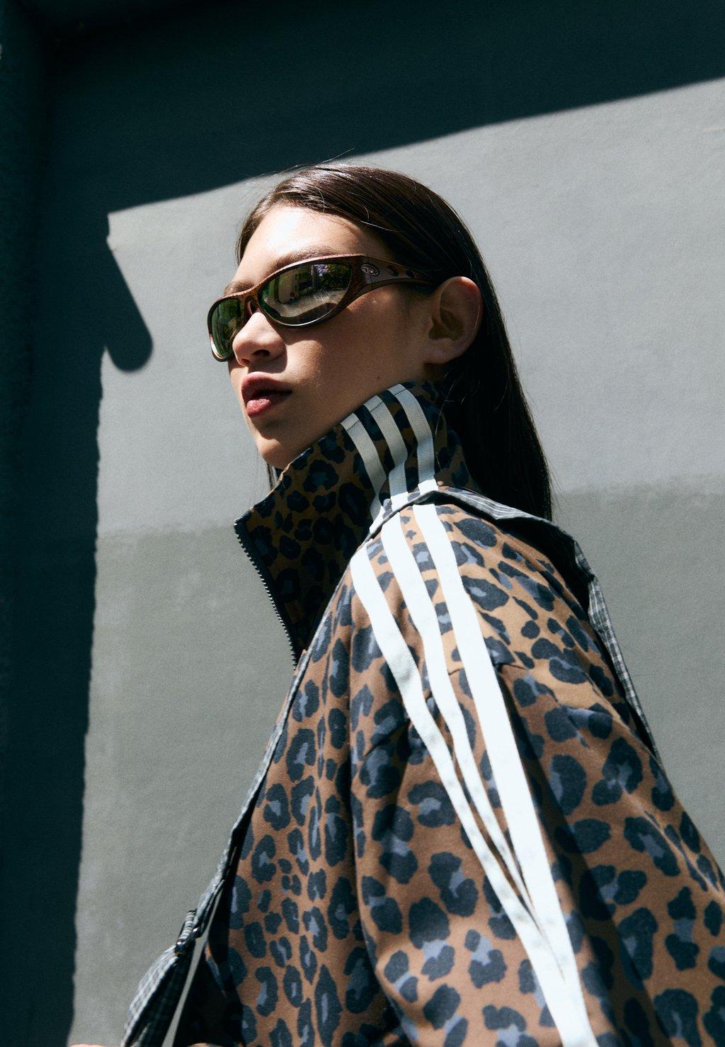 Летняя куртка Adidas Originals, коричневый
Летняя куртка Adidas Originals, коричневый