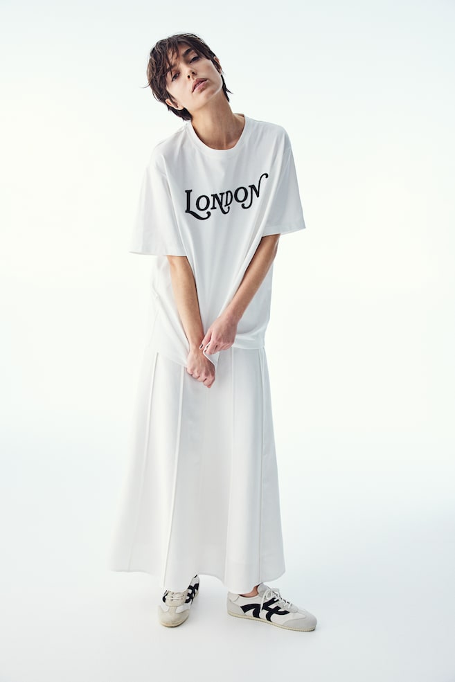 Футболка с жемчужным декором H&M, мультиколор
Футболка с жемчужным декором H&M, мультиколор