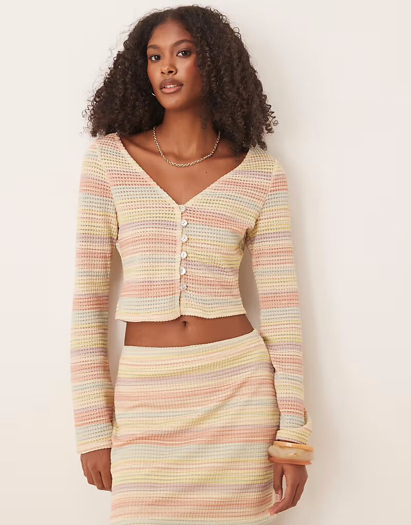 Топ ASOS DESIGN Coord с V-образным вырезом, рукавами, застежкой на пуговицы и разноцветными полосками
Топ ASOS DESIGN Coord с V-образным вырезом, рукавами, застежкой на пуговицы и разноцветными полосками