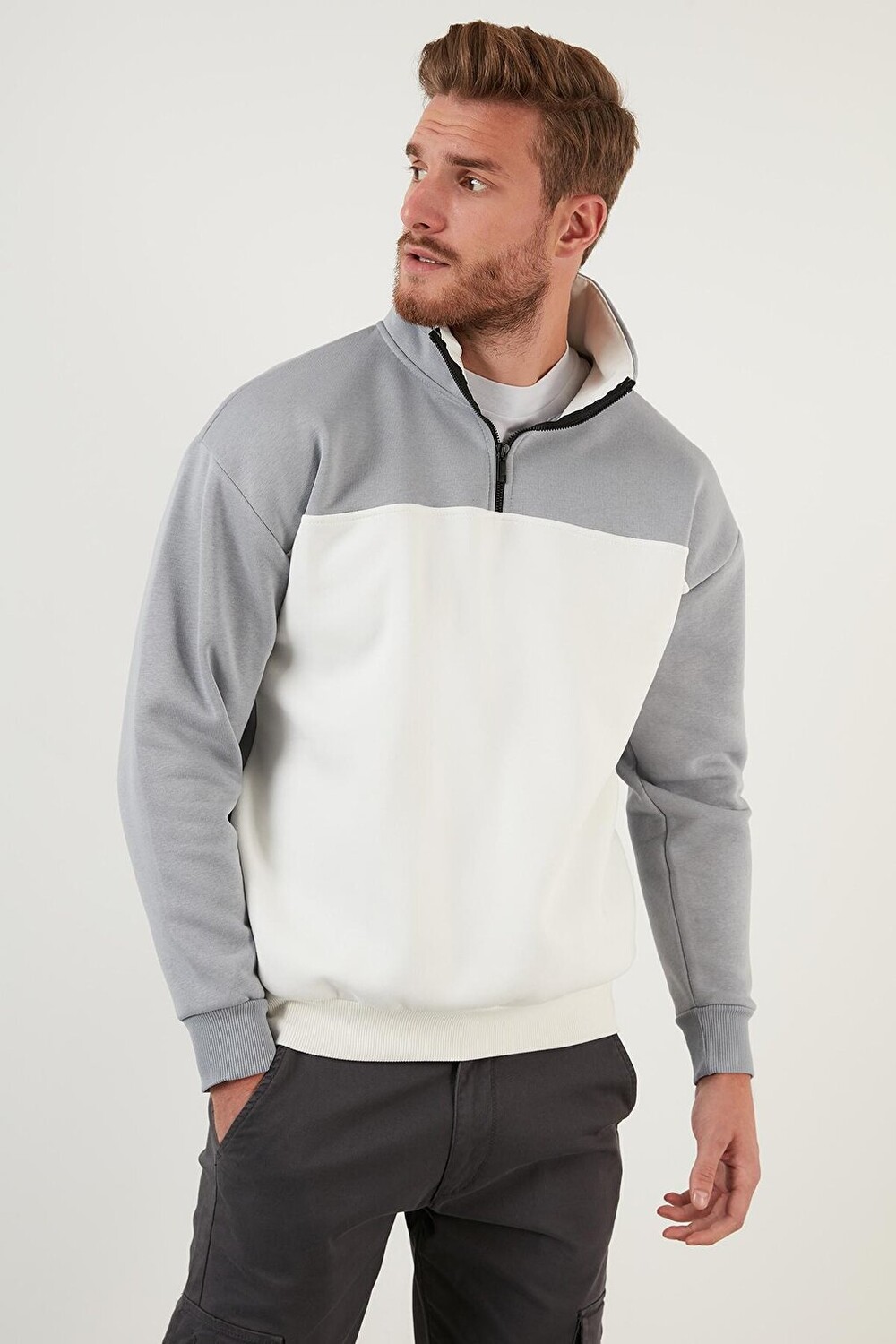 Зимний свитшот Regular Fit на молнии с воротником-стойкой и мягкой подкладкой 5905343 Buratti, серый
Зимний свитшот Regular Fit на молнии с воротником-стойкой и мягкой подкладкой 5905343 Buratti, серый